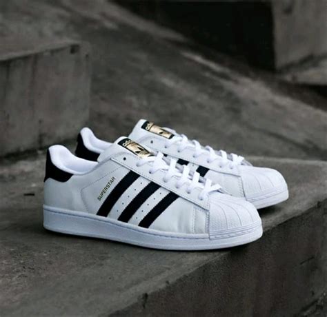 Sepatu Adidas Superstar Original .